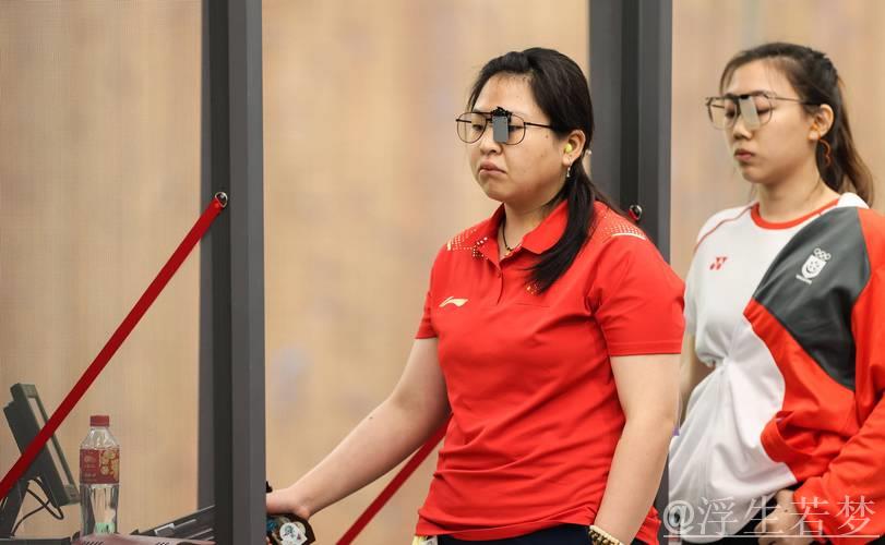 孙瑜洁勇夺女子25米手枪金牌