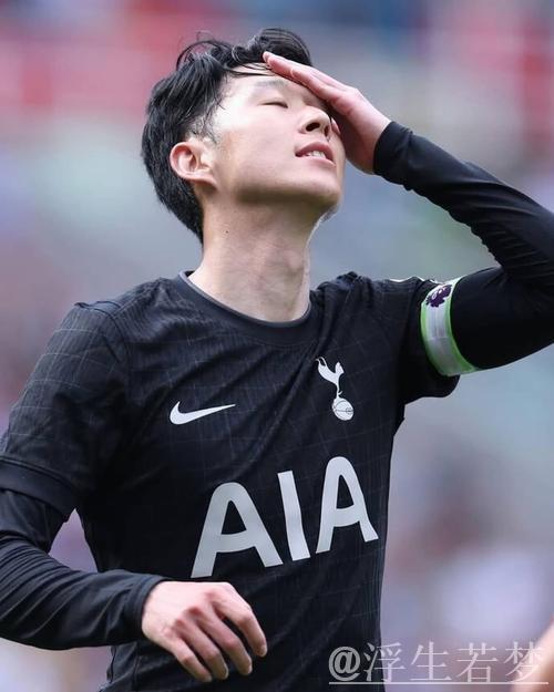 孙兴慜额头挂彩风波:捧杯时被人推撞导致 孙兴慜额头挂彩风波:捧杯时被人推撞导致