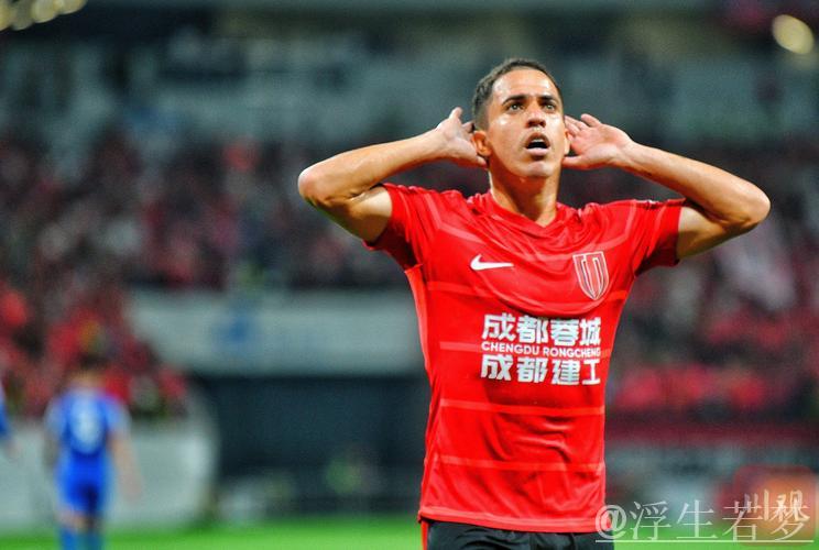 罗慕洛头球破门 成都蓉城反击得手 罗慕洛头球破门 成都蓉城反击得手