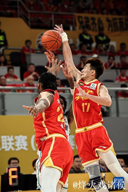 CBA-卡尔顿25+10 浙江方兴渡90-75青岛获6连胜 CBA-卡尔顿25+10 浙江方兴渡90-75青岛获6连胜